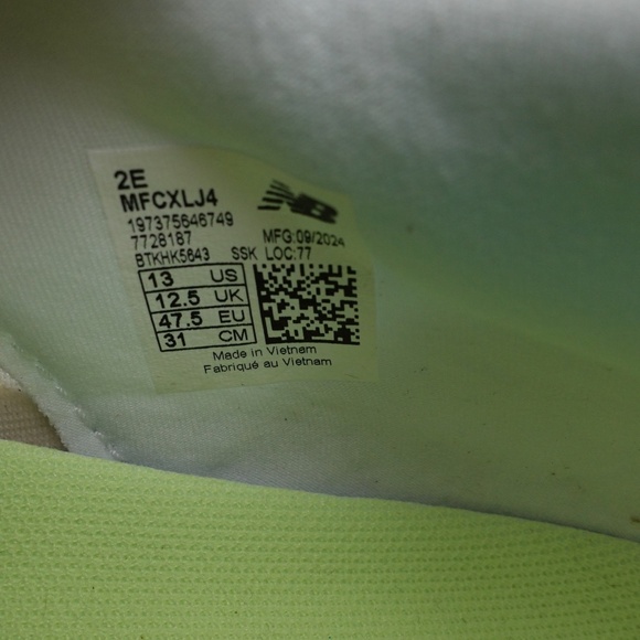 NEW Size 13 WIDE 2E Men's New Balance FuelCell Rebel v4 Running Shoes MFCXLJ4 - Picture 2 of 6